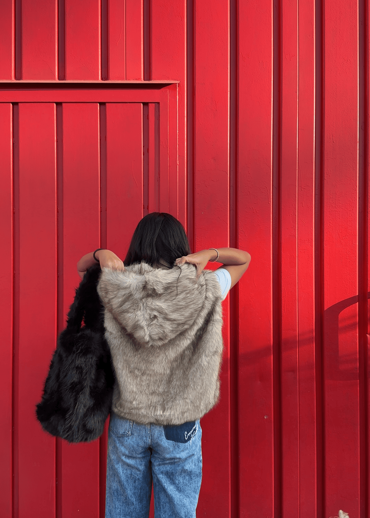 Gilet in pelliccia sintetica con cappuccio